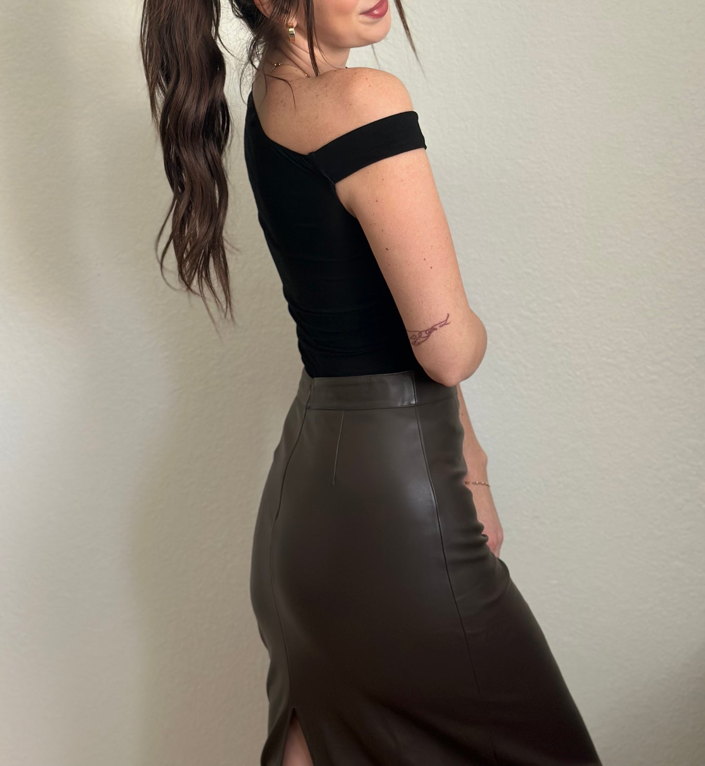 Liya Solid One-Shoulder Top